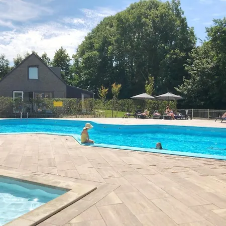 Chalet 5a Op Recreatiepark De Wielen Sint Maarten