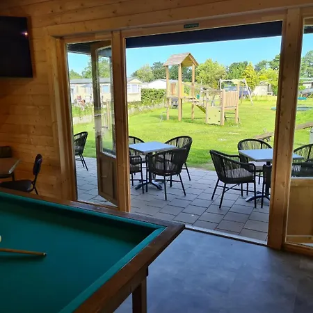Chalet 5a Op Recreatiepark De Wielen *