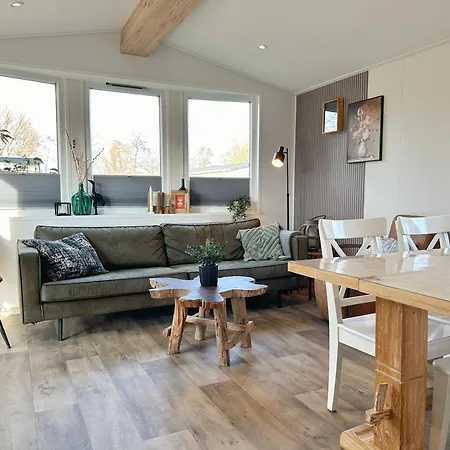 Chalet 5a Op Recreatiepark De Wielen *